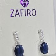Aros pasantes ovalados azules con cubic