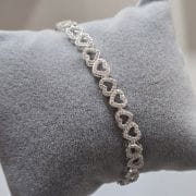 Pulsera de corazones calados con pave de Plata