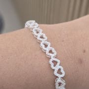 Pulsera de corazones calados con pave de Plata