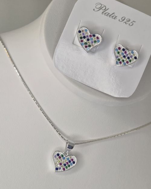 Conjunto aros más dije corazón colores