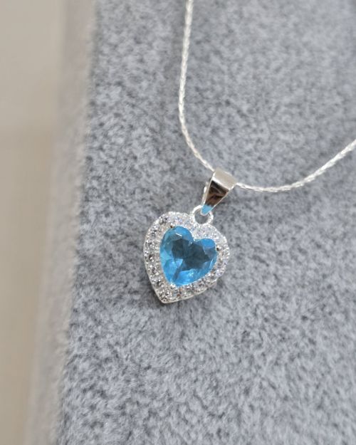 Conjunto corazón aqua cadena y dije