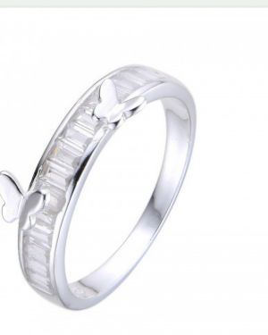 Anillo de cubics con mariposas