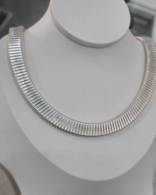 Importante cadena ancha italiana