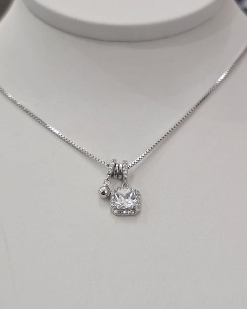 Cadena rodinada con dije cuadrado de Plata
