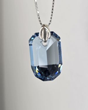 Dije cuadrado swarovski celeste