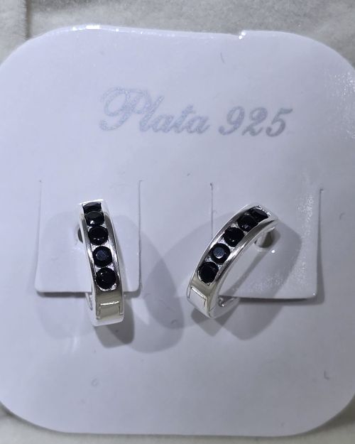 Argollitas plata con cubics negro