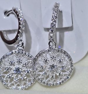 Argollitascon huggie flor cubic circular