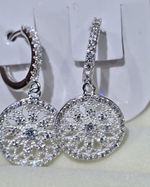 Argollitascon huggie flor cubic circular