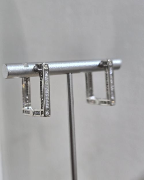 Argollas cuadradas con baguette de Plata rodinada