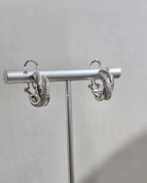 Argollas rodinadas combinadas con pave cruzadas