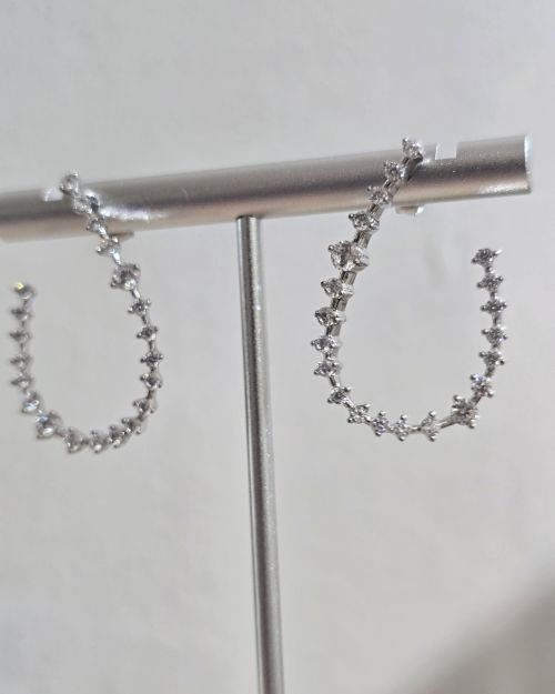 Zarcillos zig zag cubic pasantes rodinados