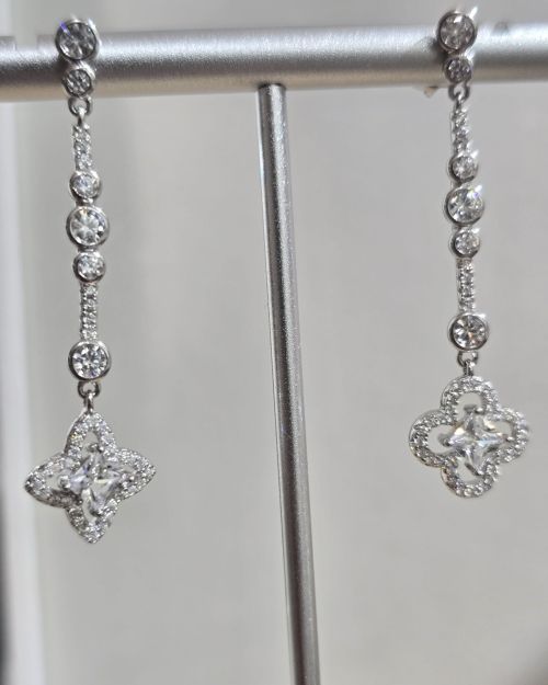 Aros alargados cubic mas flor plata rodinada