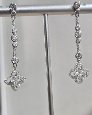 Aros alargados cubic mas flor plata rodinada
