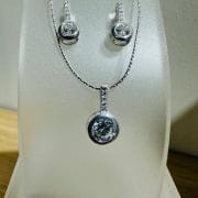 Conjunto clásico pulto luz Dije y aros