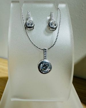 Conjunto clásico pulto luz Dije y aros