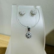 Conjunto cubic punto luz con pave dije más aros