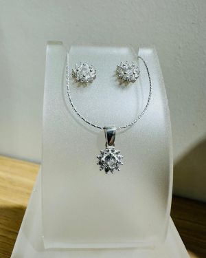 Conjunto cubic punto luz con pave dije más aros