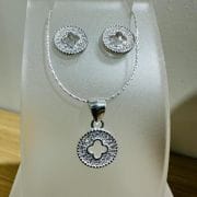 Conjunto de flor calado aros más dije