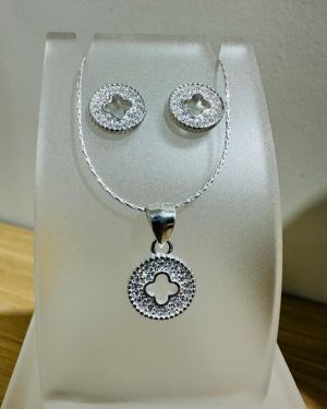 Conjunto de flor calado aros más dije