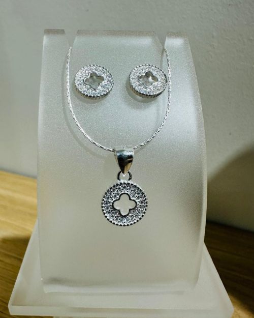 Conjunto de flor calado aros más dije