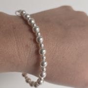 Pulsera de perlas distintos tamaños con extensor plata