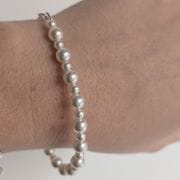 Pulsera de perlas distintos tamaños con extensor plata