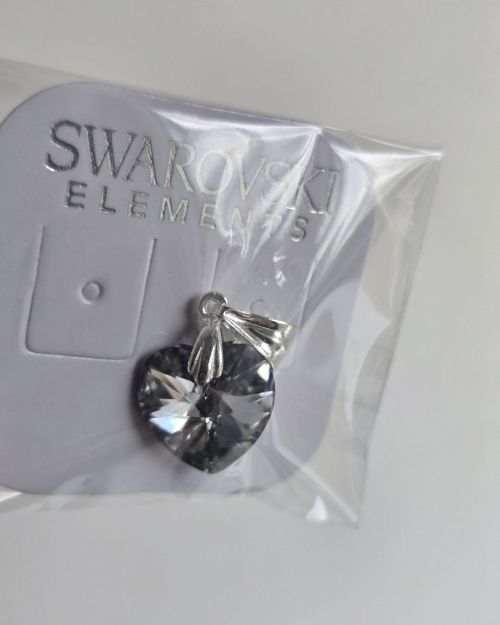 Dije corazon gris humo cristal swarovski