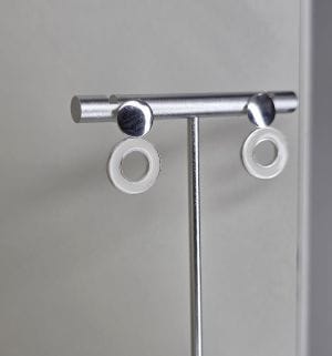 Aros geometricos circulares plata esmalte blanco