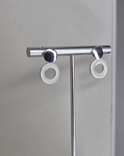Aros geometricos circulares plata esmalte blanco