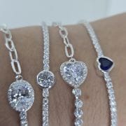 Pulsera tenis plata con punto de luz circular