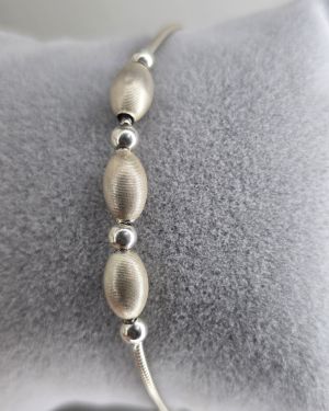 Pulsera satinada con bolas de Plata 925