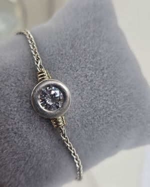 Pulsera de plata y oro con cubic circular en el centro