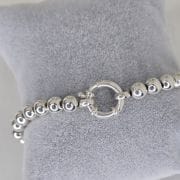 Pulsera con cadena de plata y bolas de plata con cierre marinero